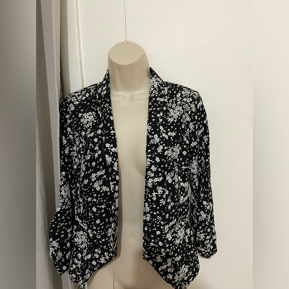 Crop light weight blazer. Floral like new
